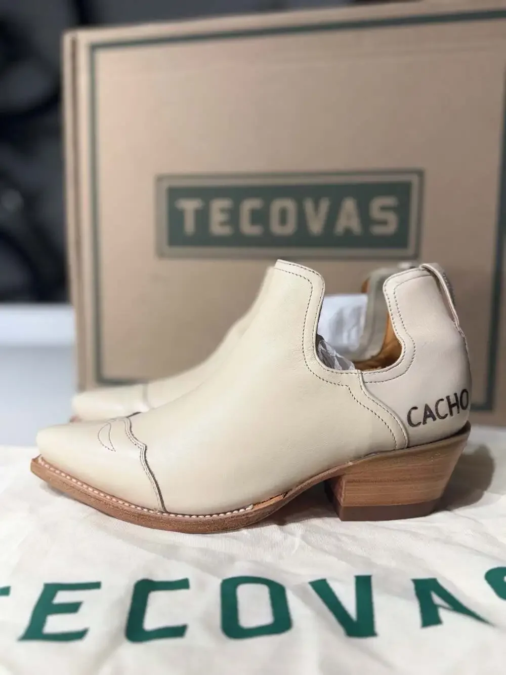 Tecovas The Rosie Snip Toe Bootie in Bone Cowhide Sz 7